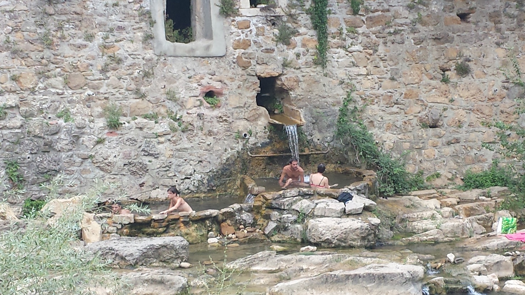 Les sources d'eau chaude de Rennes les bains