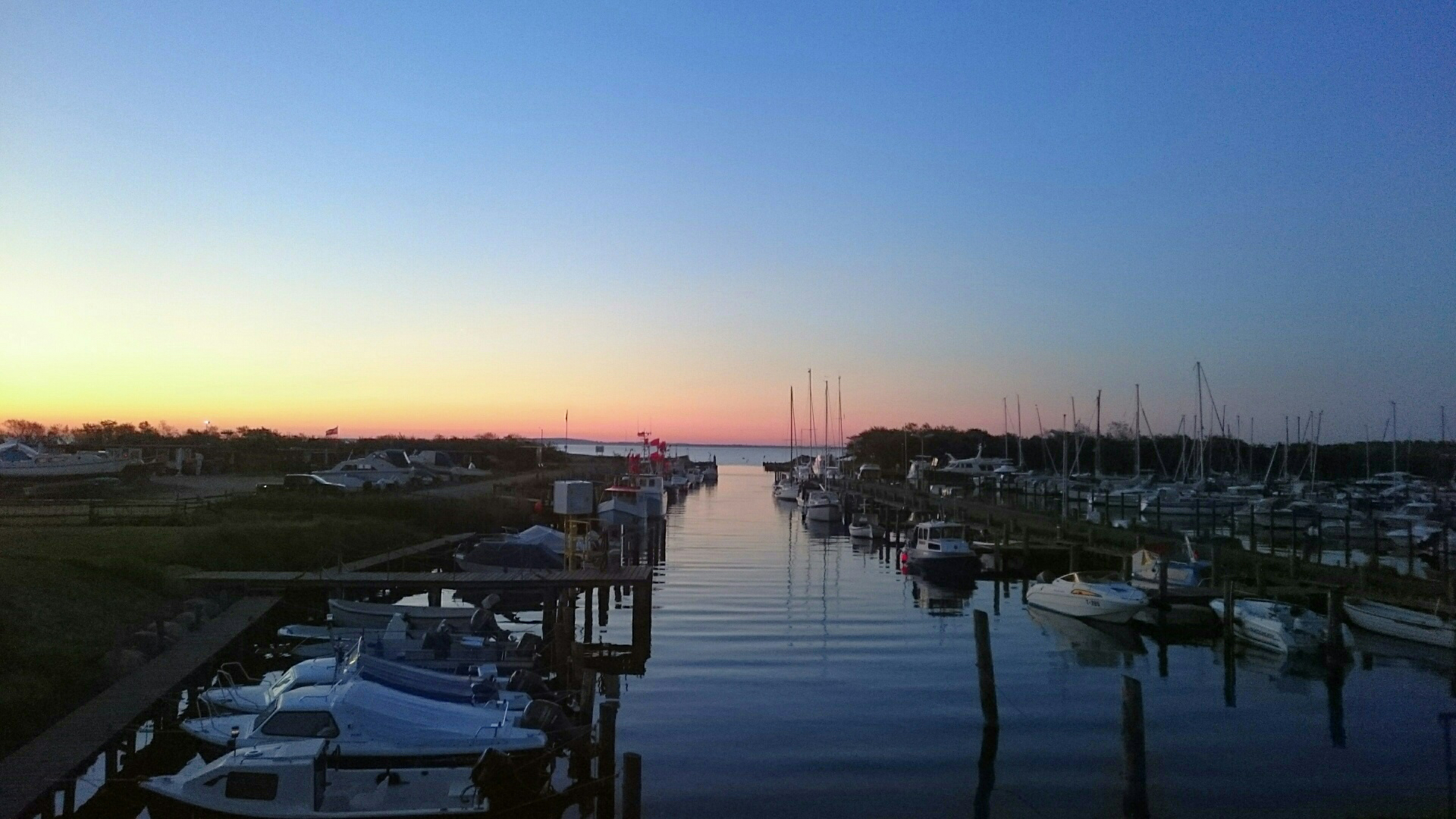 Für Frühaufsteher: Hafen Lippe vor dem Sonnenaufgang. © Dörte Schmidt