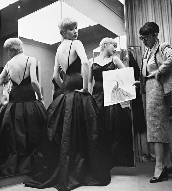 Edith Head con Shirley MacLaine en los Oscar 1959