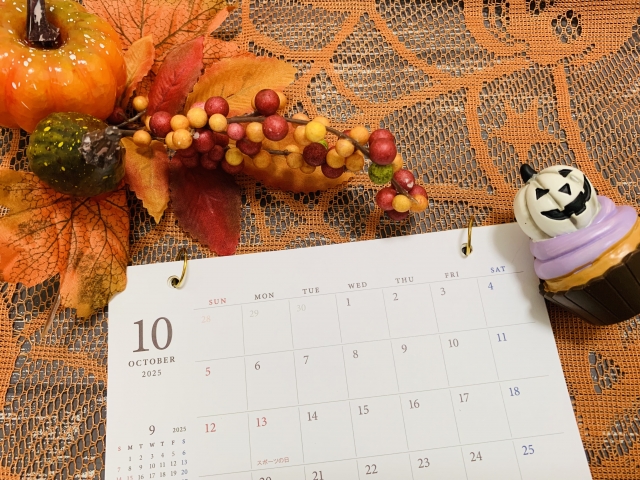 令和7年10月人事労務の業務カレンダー