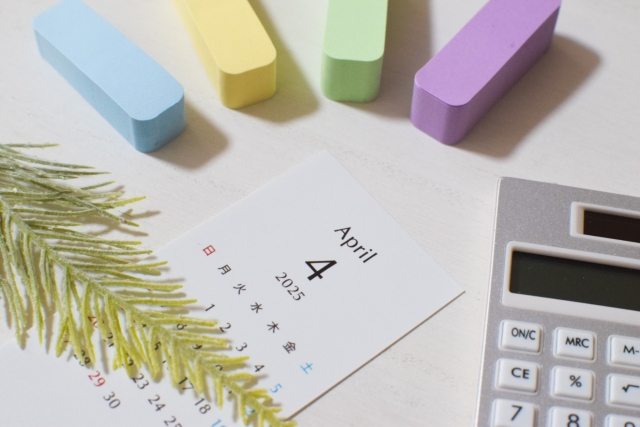 令和7年４月人事労務の業務カレンダー