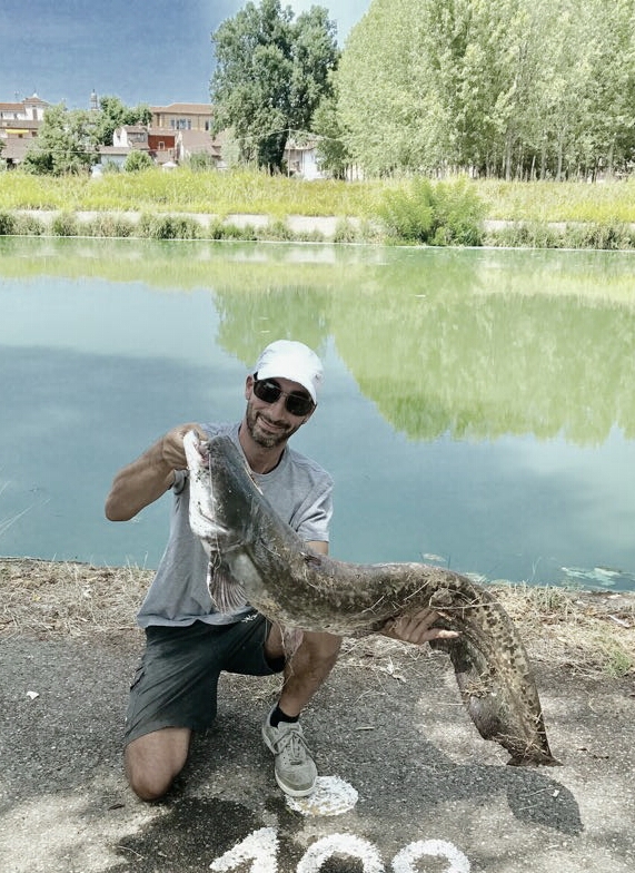 Vincenzo Tntaro con il siluro del Navigabile