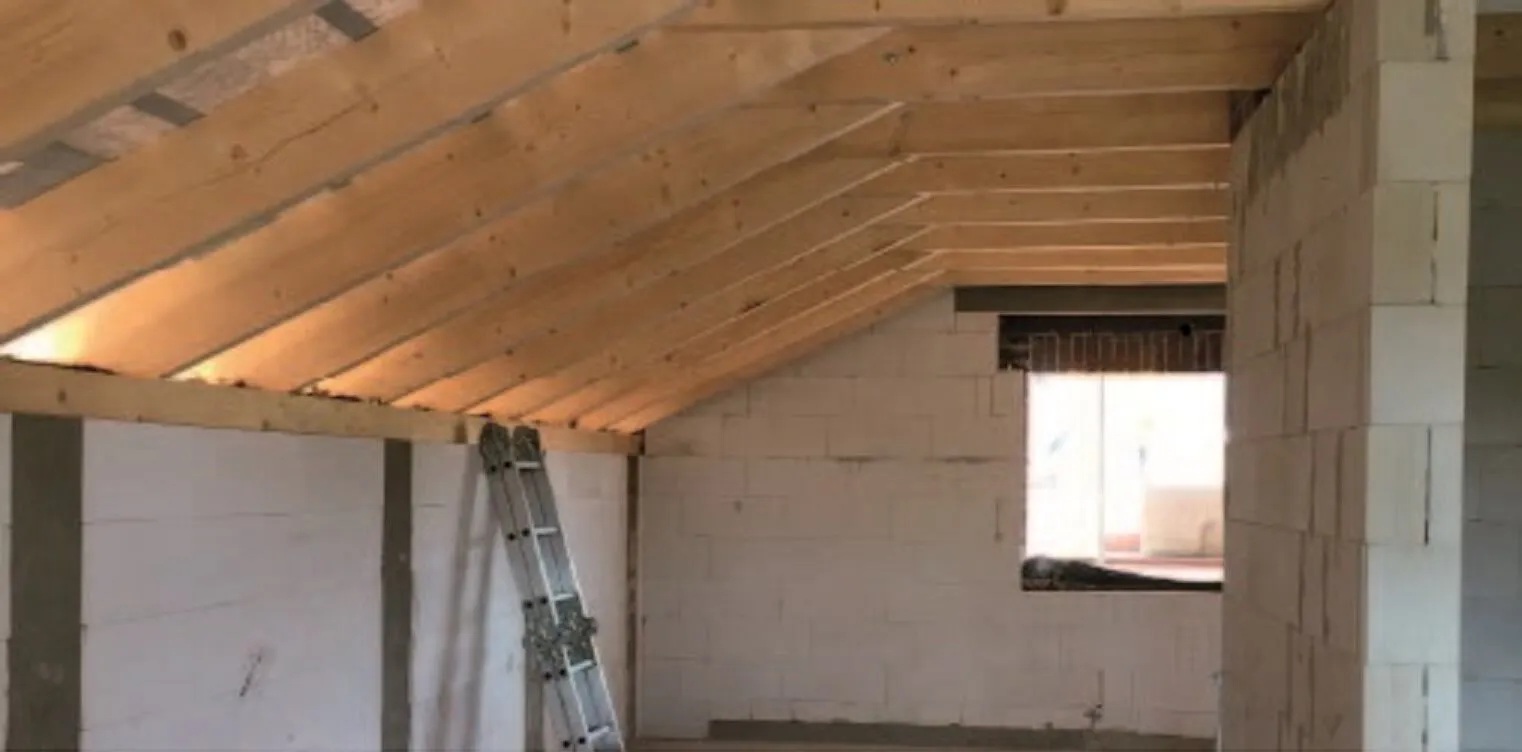 Zimmererarbeiten im Hausbau – Das richtige Holz für Ihr Dach