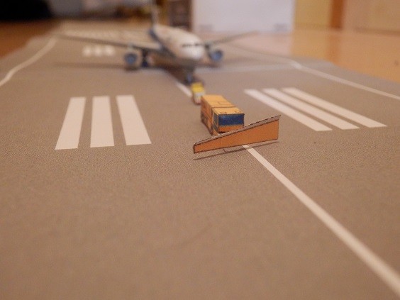 空港　滑走路　制作