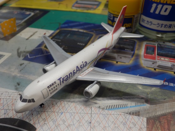 エフトイズ旅客機模型からオリジナル機体を制作 - ときめきを届けるサイト