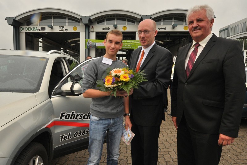 DEKRA nimmt zehnmillionste praktische Fahrprüfung in Ostdeutschland ab BBGLIVE