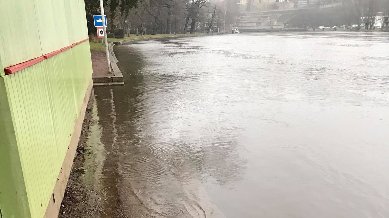 Saale in Bernburg steigt weiter