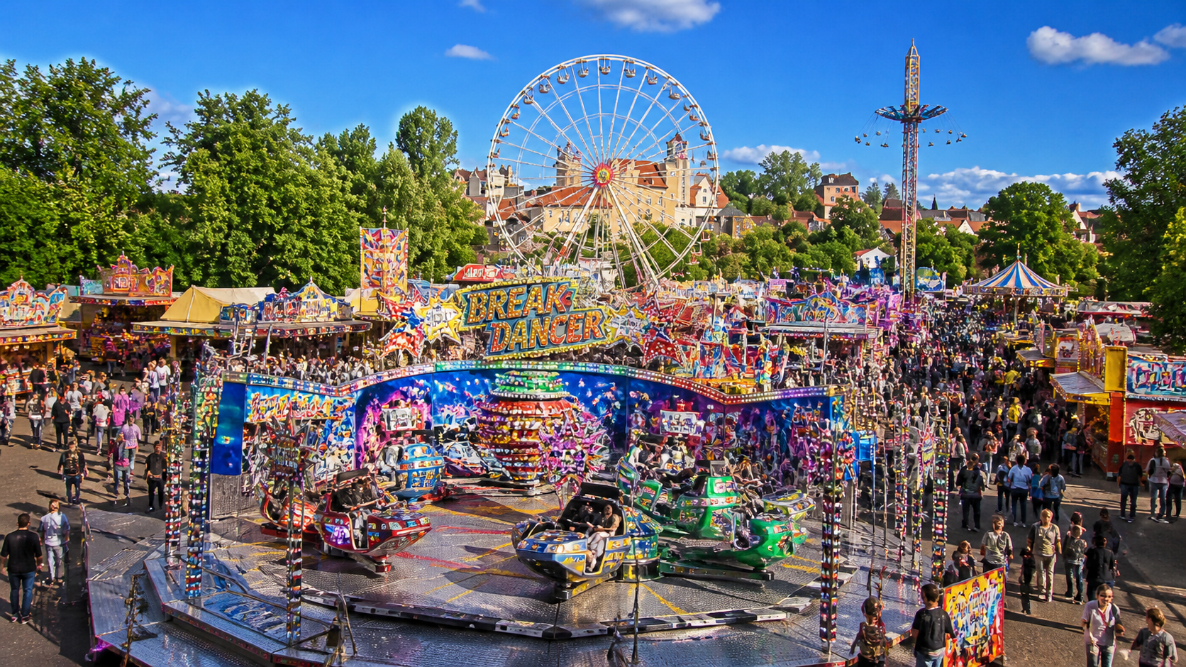 Schaustellerpark auf der Töpferwiese: Volksfeststimmung vor einzigartiger Kulisse