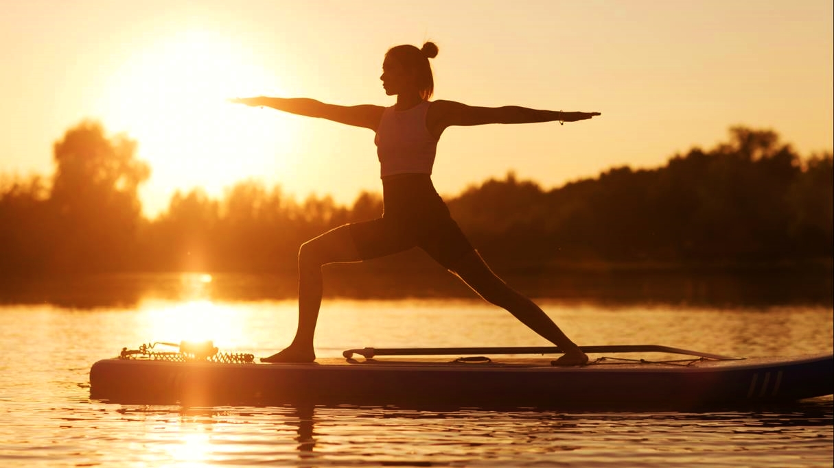 SUP-Yoga, der ultimative Flow auf dem Wasser