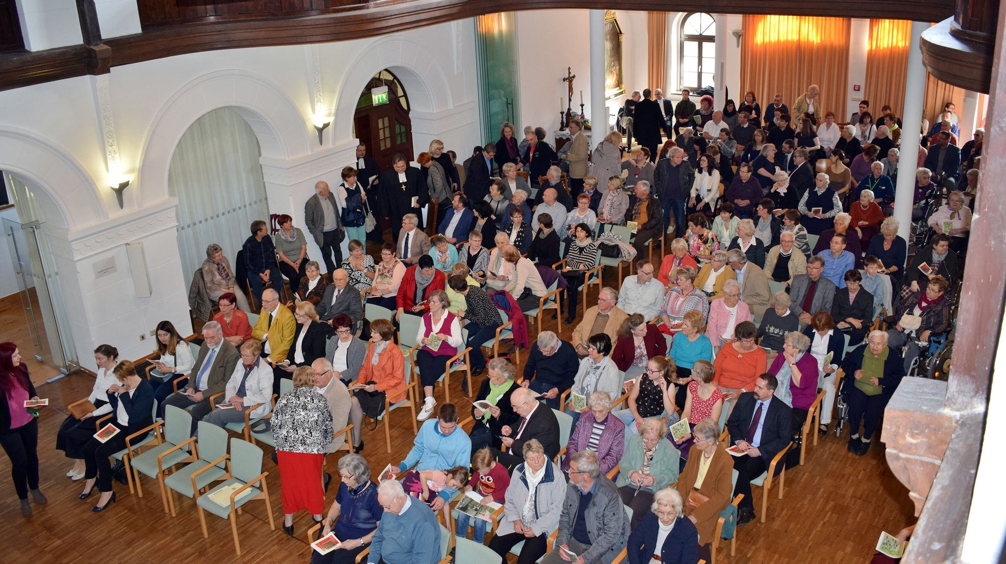 Viele Gäste drängten in den Stiftssaal (Urheber © Kanzlerstiftung)
