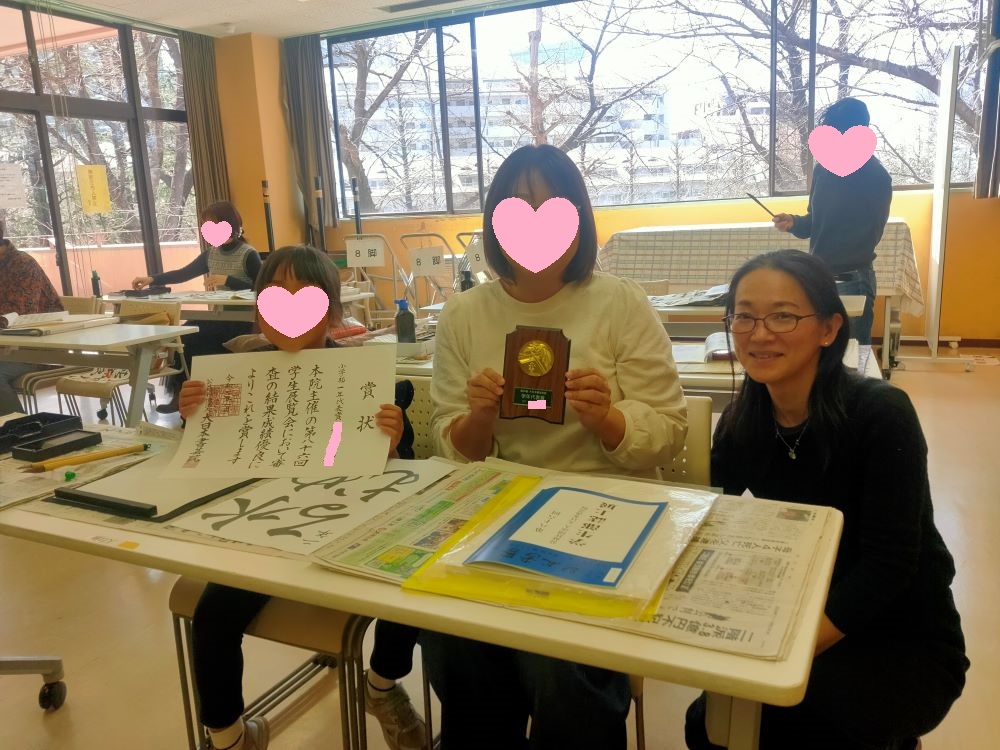 学生部１年生学年代表賞 賞状と楯のお渡し