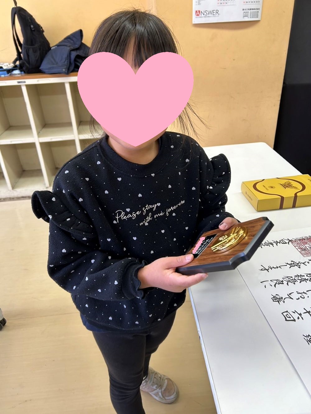 学生部１年生学年代表賞 賞状と楯のお渡し