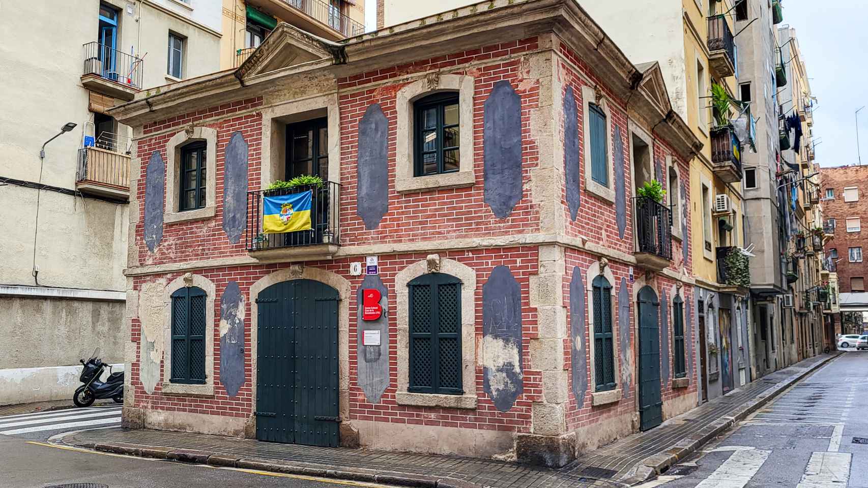 Единственный дом 18 века в Барселонете, сохранивший первоначальный фасад