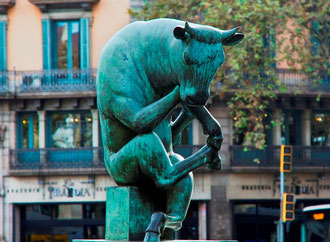В Барселоне украли "Задумчивого бычка"!