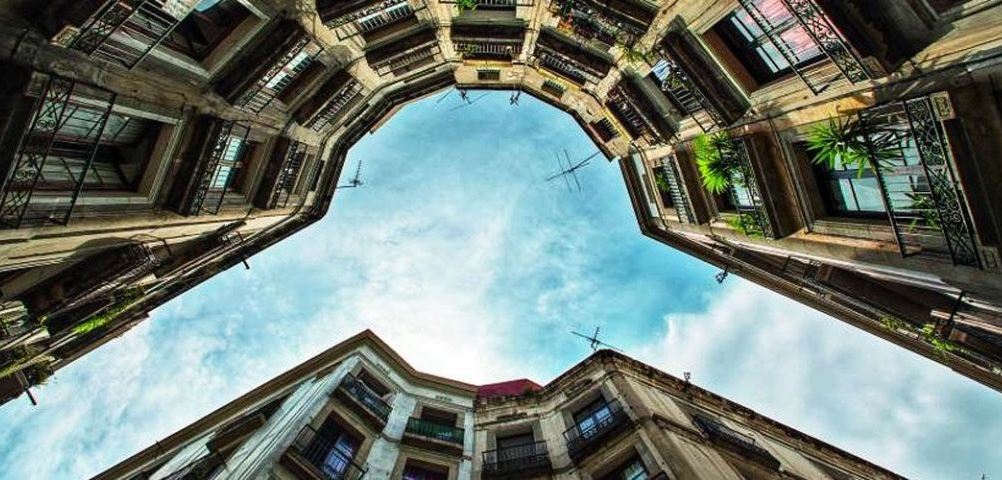 Площадь Milans в Барселоне