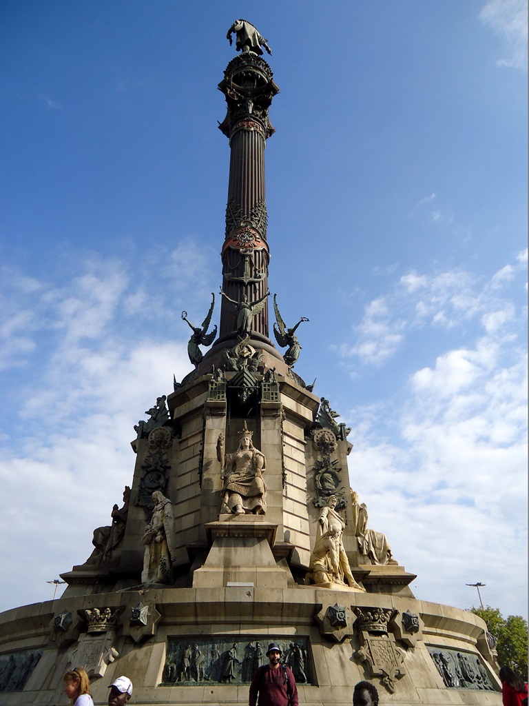 замок коломарес испания фото. замок коломарес (г. барселона памятники дораде. испания. замок коломарес.