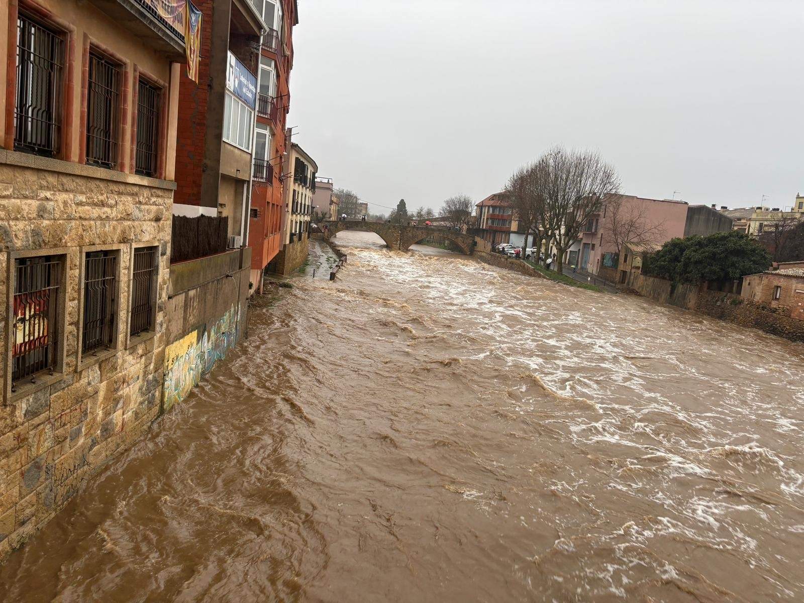 Подъем воды в реке Оньяр (Жирона)