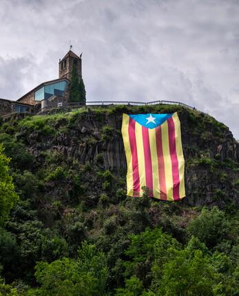 флаг каталонии, каталонский флаг, что означает флаг каталонии, звезда на флаге каталонии