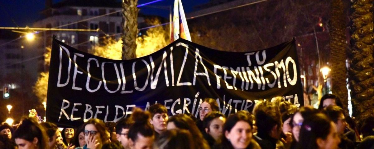 В Барселоне феминистки избили фотографа-мужчину