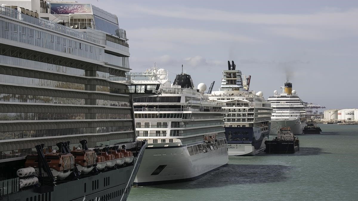 "Чистые" лайнеры в круизном порту Барселоны