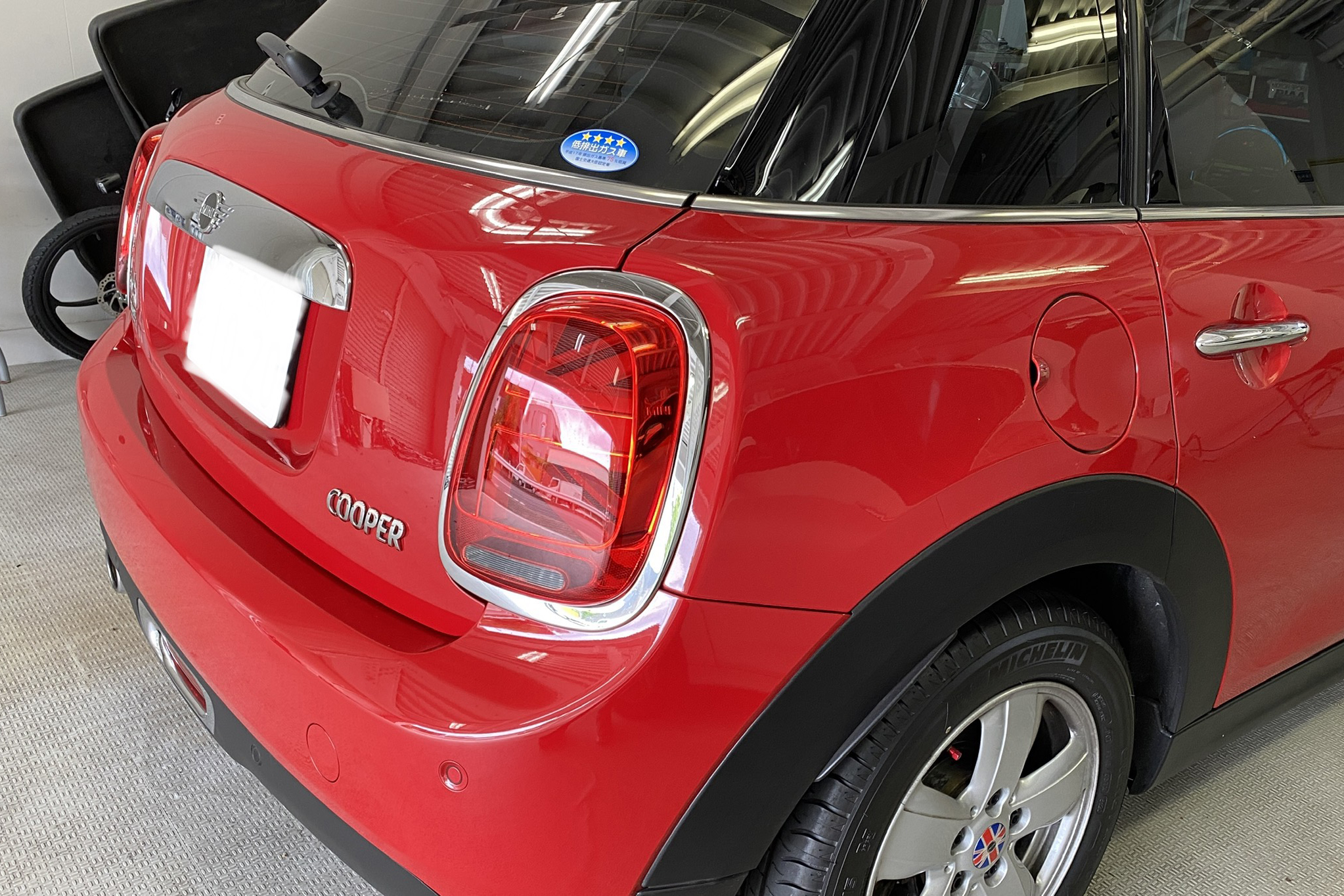 BMW MINI F55 クーパー 純正ハーマンカードンツイーター取付+ BMW MINI F55 クーパー 純正ハーマンカードンツイーター取付+