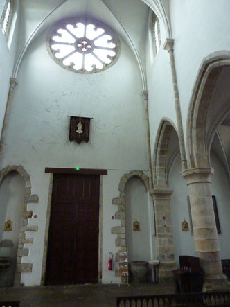 Le fond de l'église qui pourrait accueillir l'orgue, tout en laissant visible la rosace.
