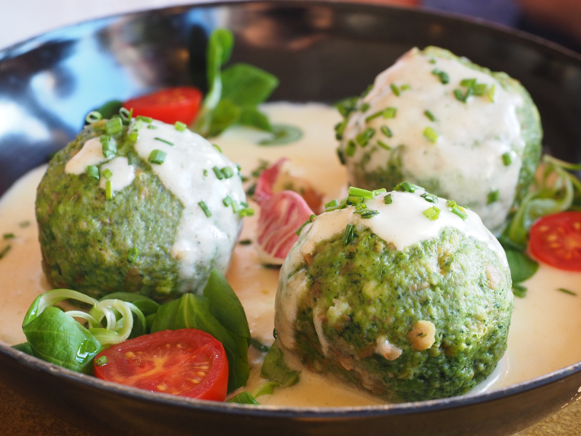 canederli agli spinaci - una specialità locale tirolese