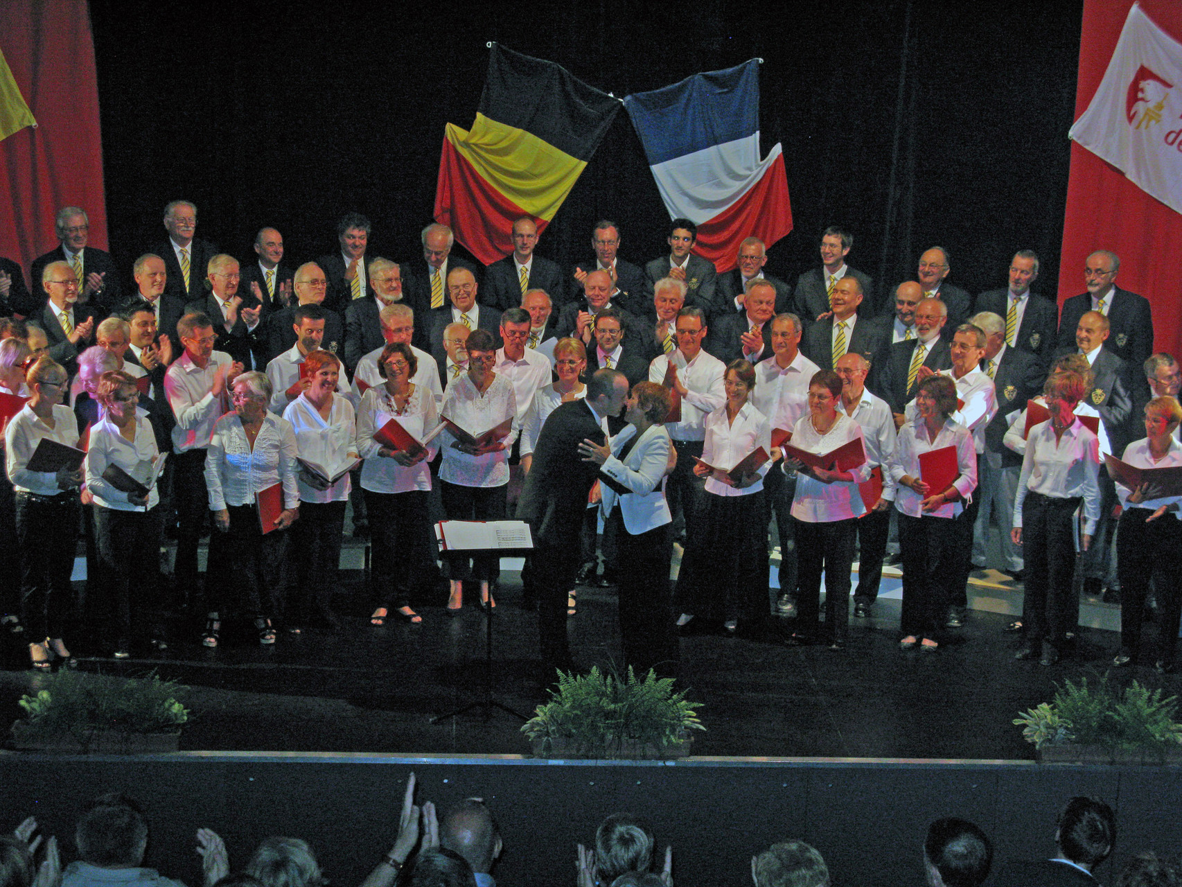 2011 -  Liège - Concert : les chefs de choeur se font la bise !