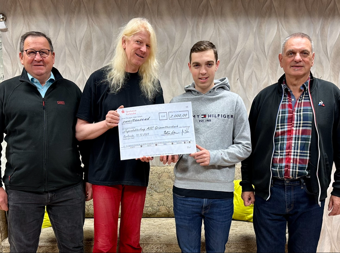 Erfolgreiche Spendenübergabe für die Jugendabteilung: ASC Grünwettersbach dankt für großzügige Unterstützung
