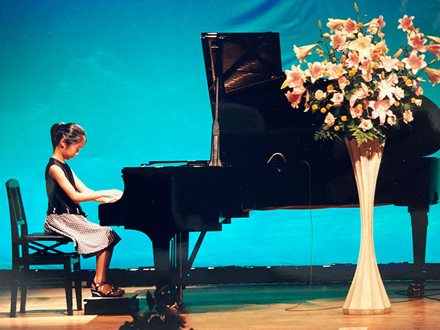 ピアノ発表会での生徒の演奏