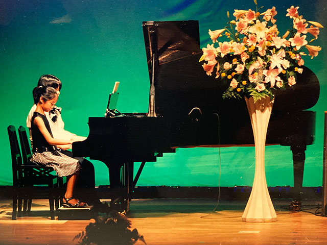 ピアノ発表会での生徒の連弾演奏
