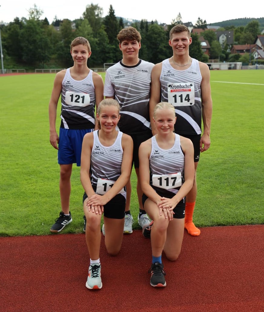 von vorne: Hanna Knebel, Merle Neumann; von hinten: Bastian Heuser, Malte Marek Dickel, Elias Connor Dickel