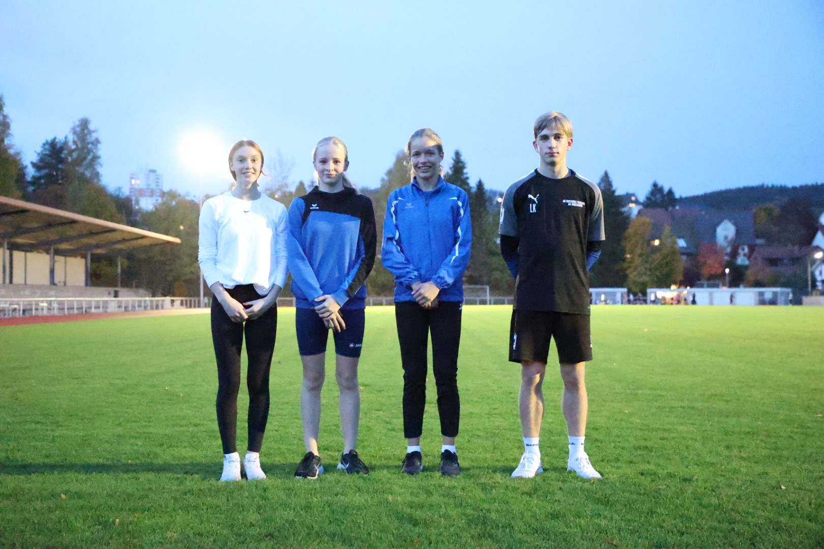  Die LG-Sportler (von links):  Bille Marburger (weibliche Jugend U18), Merle Neumann (W13), Hanna Knebel (W13), Lukas Kasusch (männliche Jugend U18)  