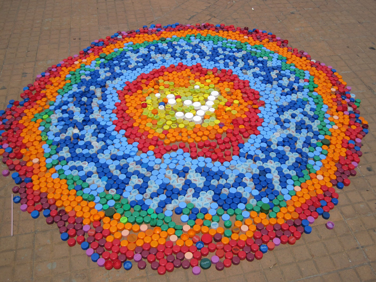 Коврик из пластиковых крышек