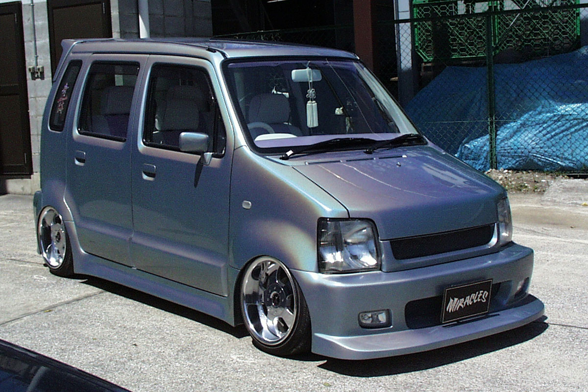 カスタムペイント 車、軽自動車、Ｋカーカスタムペイント、スタンドックスリキットシルバー、レインボー塗装のスズキワゴンＲ