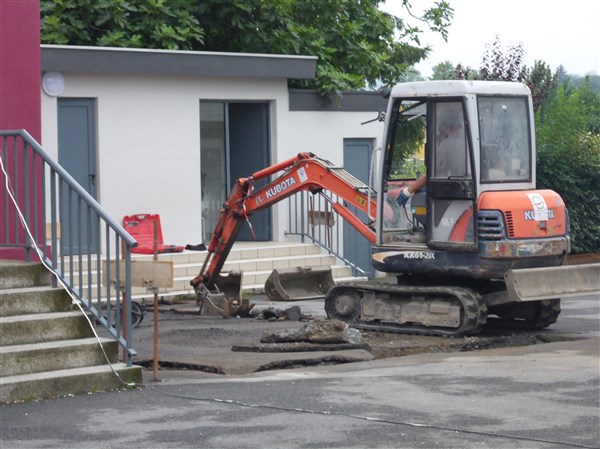 Gros oeuvre réalisée par l' Entreprise VIGNES de Bordères sur Echez  et Electricité par l'Entreprise FOURNIER de Lourdes