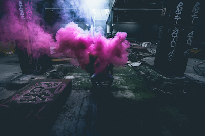 Picture of a purlpe smoke from Pixabay