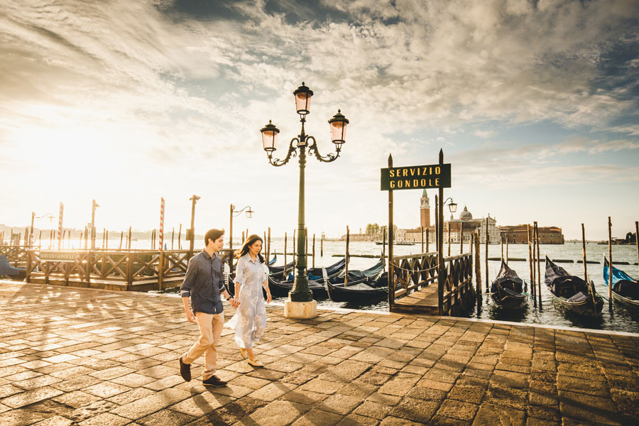Venice-Surprise-Proposal-Photographer