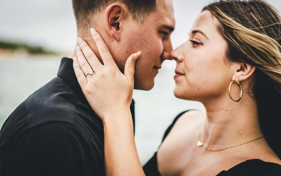 Golden hour lighting on a couple at Venice's Traghetto Salute