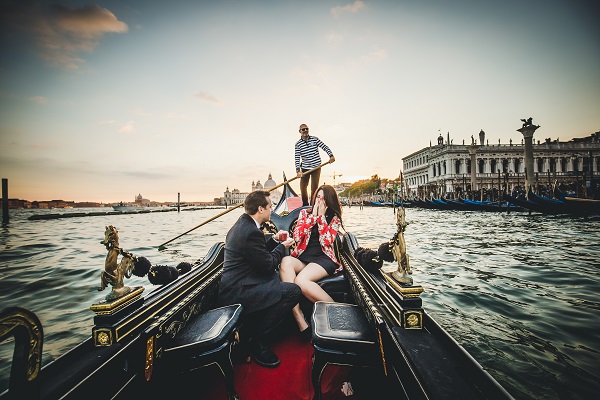 surprise proposal photographer italy