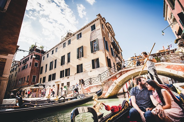 honeymoon photoshoot venice