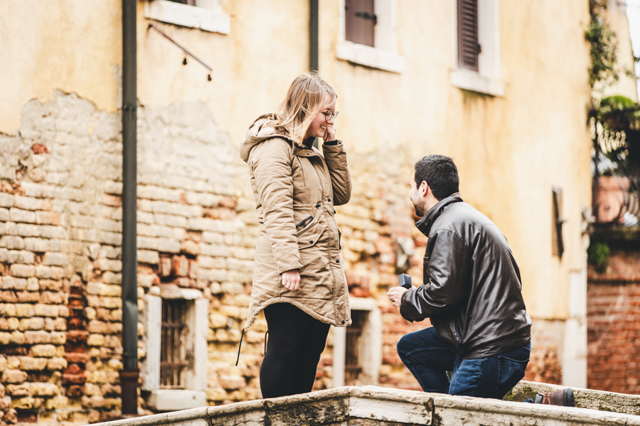 Surprise-Proposal-at-Ponte-Chiodo-Venice
