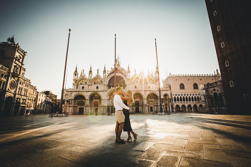 venice surprise proposal photoshoot