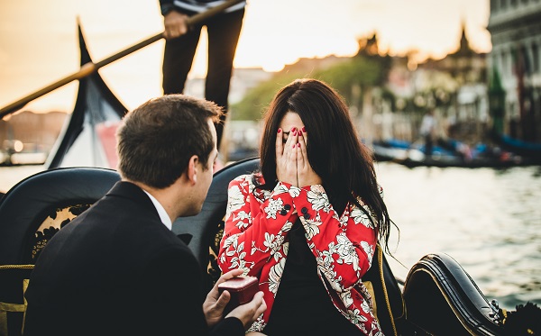 Surprise-Proposal-on-a-Gondola-Photographer-Venice