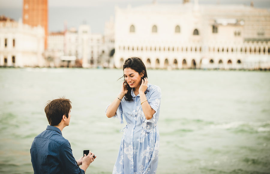 Venice-Surprise-Proposal-Photographer