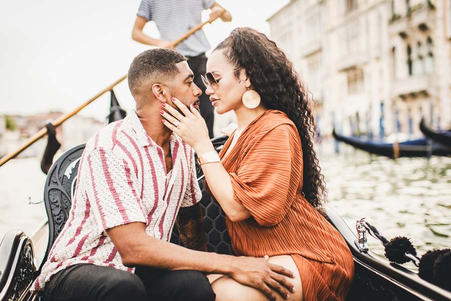 Romantic Photoshoot during a Venice proposal experience