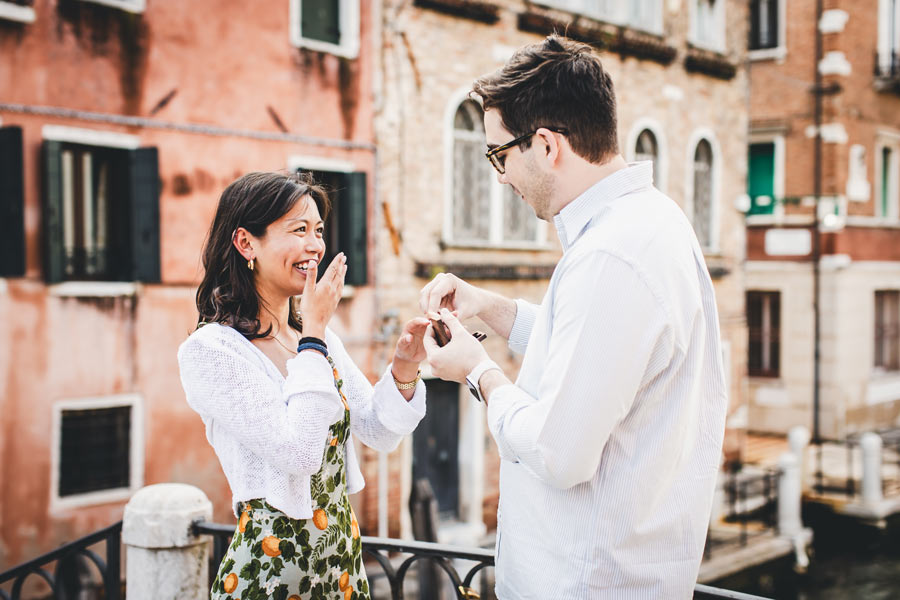 Wedding-Venice-Surprise-Proposal-On-A-Bridge