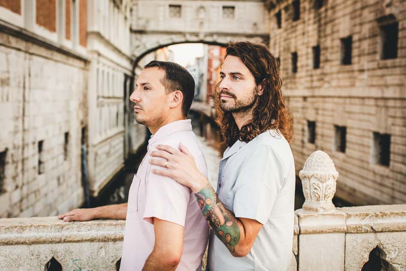Photographer specializing in photoshoots for LGBTQ+ couples in Venice, capturing a romantic portrait.