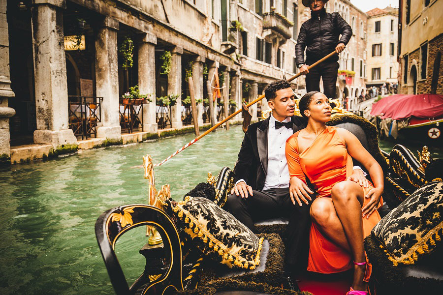Venice Winter Engagement Photoshoot: A Magical Experience