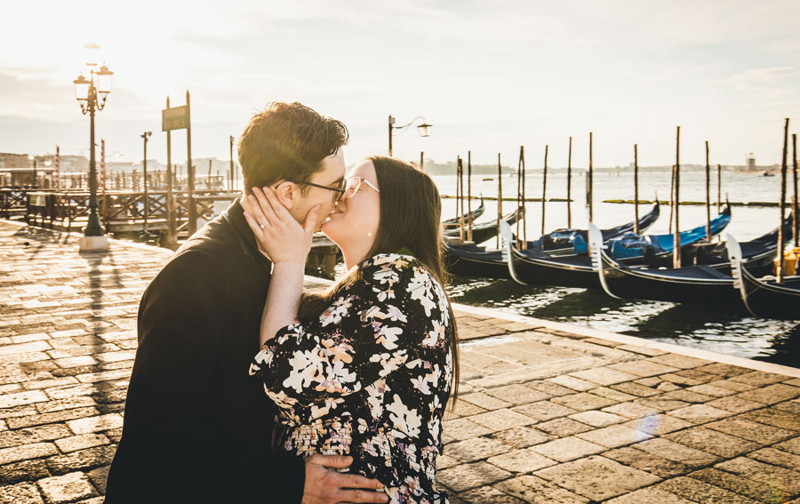 Rialto-Bridge-Engagement-Proposal-Photoshoot